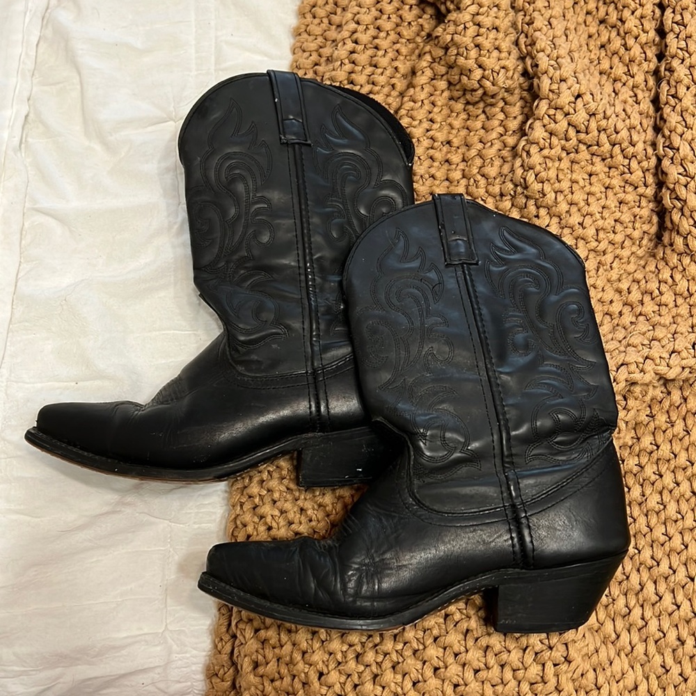 Black cowgirl boots